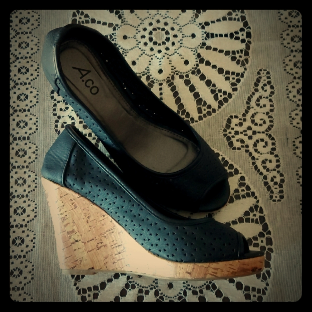 Black wedge heels